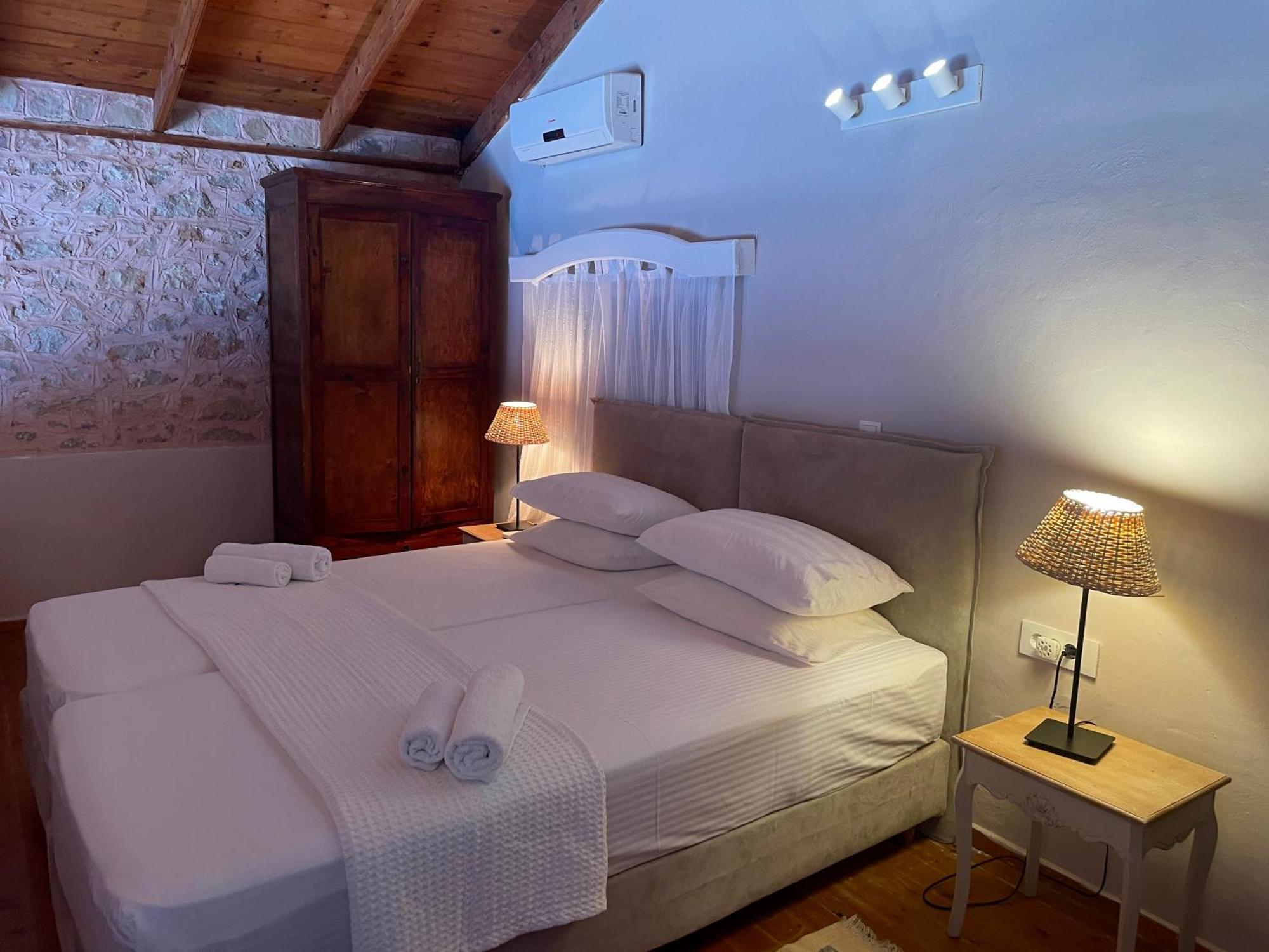 Apartment Hiona-seafront Chalki Town