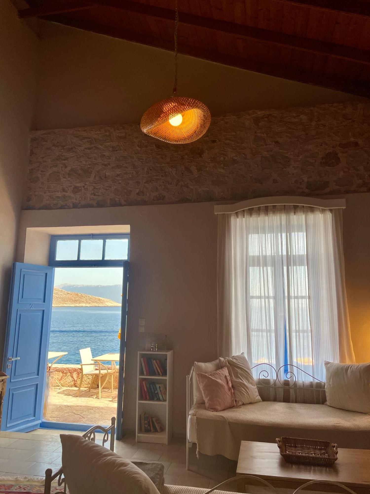 Apartment Hiona-seafront Chalki Town