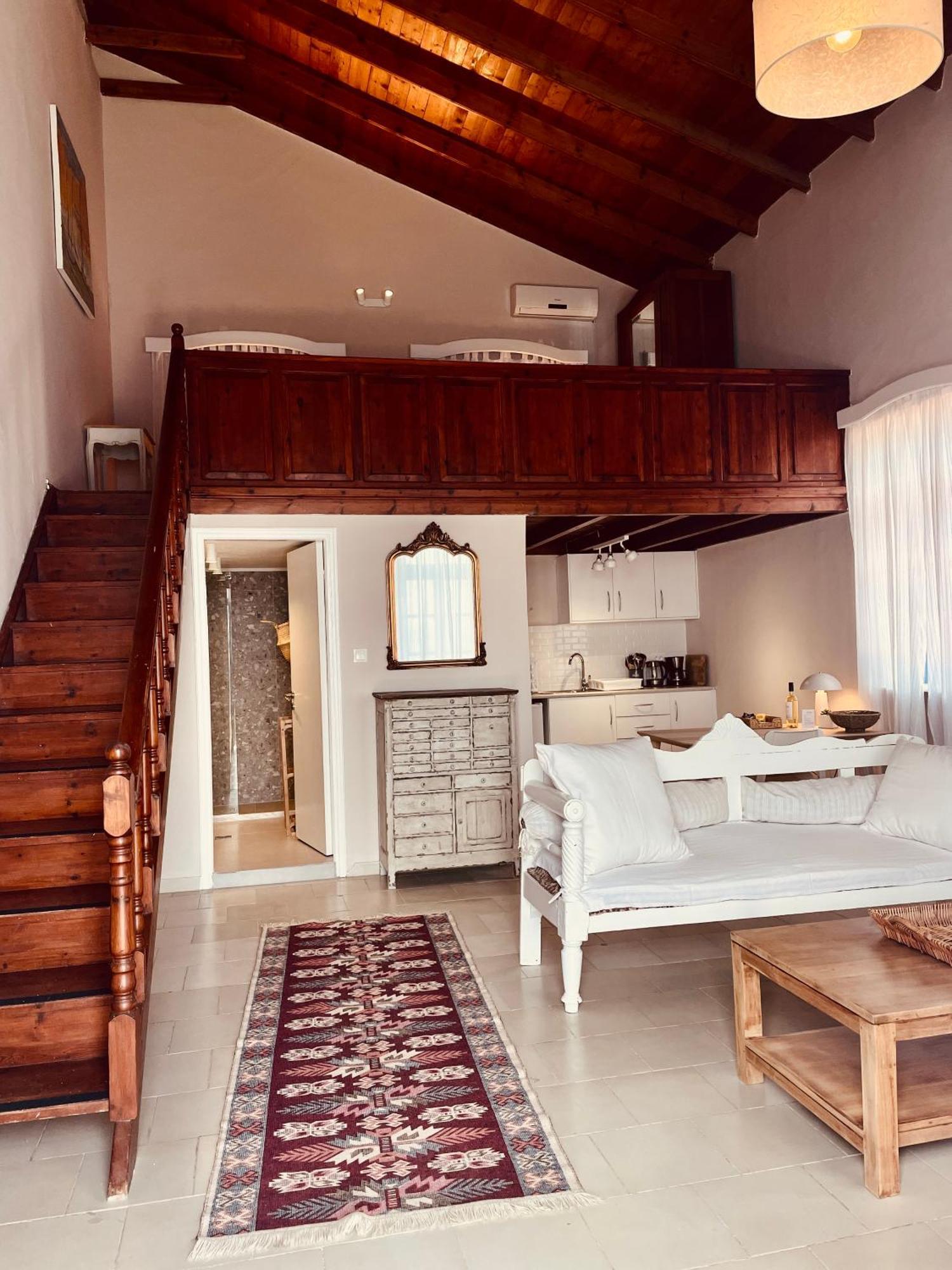 Apartment Hiona-seafront Chalki Town