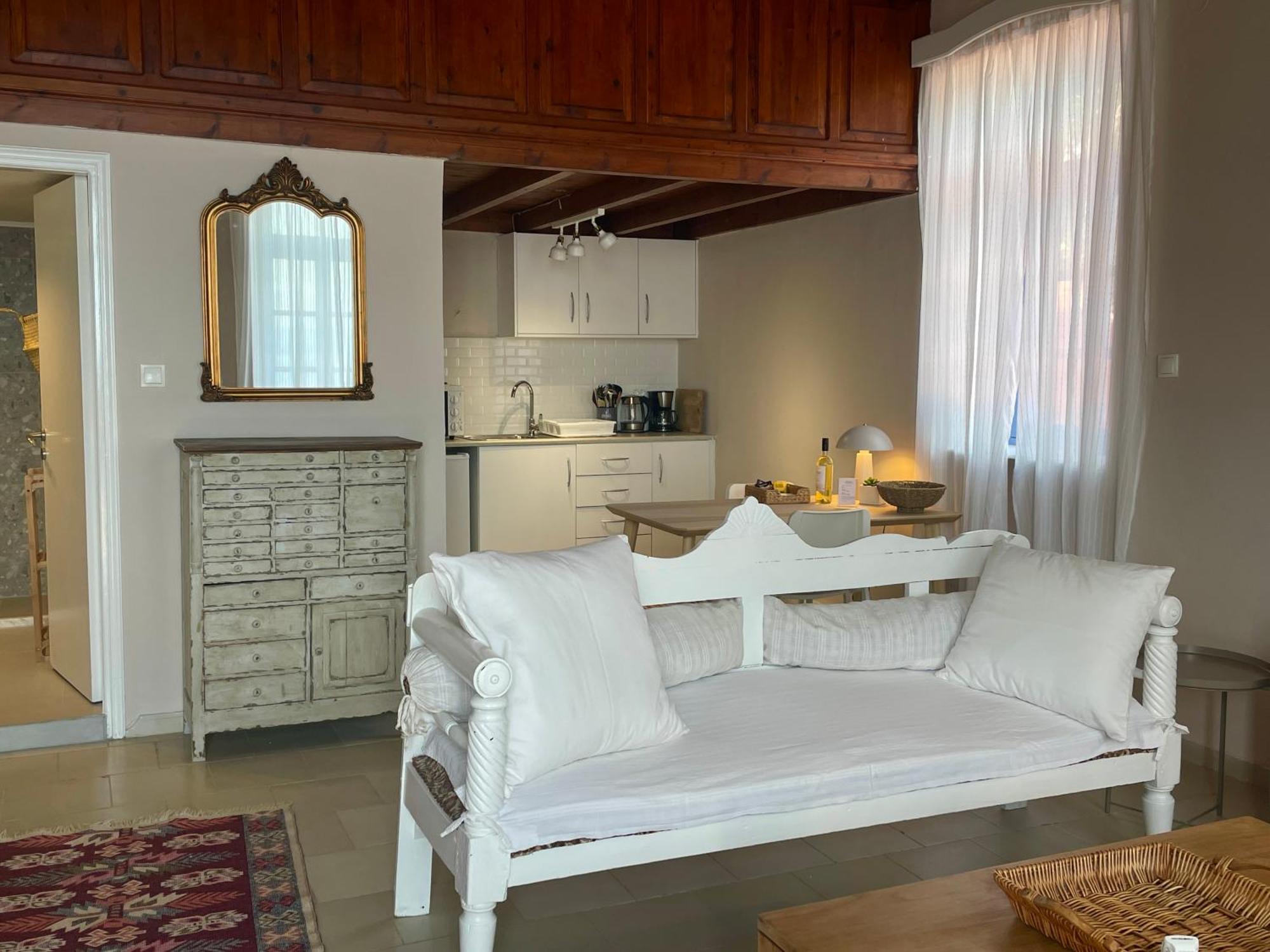 Apartment Hiona-seafront Chalki Town