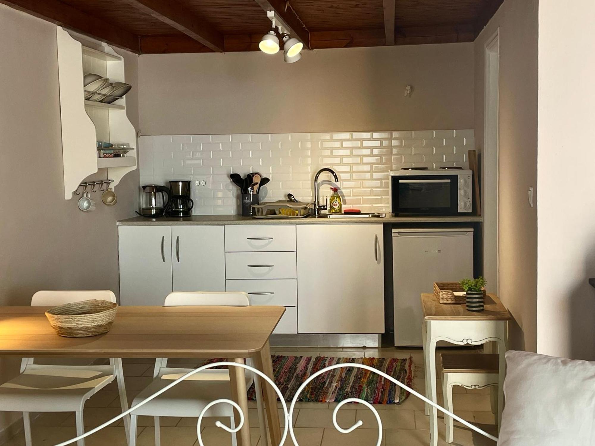Apartment Hiona-seafront Chalki Town